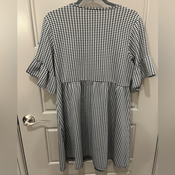 Boohoo Houndstooth Babydoll Dress with Ruffle Short Sleeve in Women’s US Size 14 - Picture 3 of 5